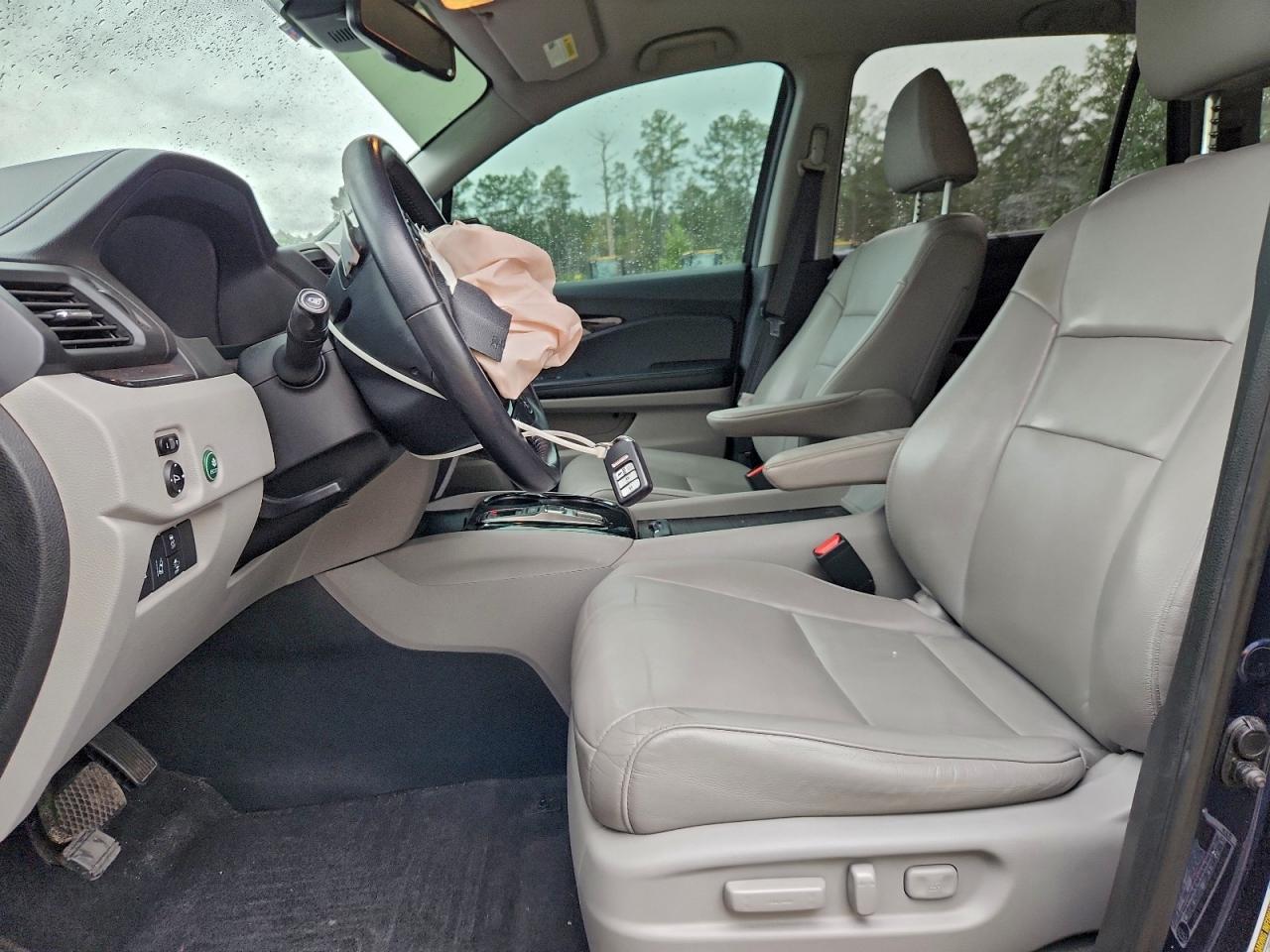 Honda Pilot Touring Image 4