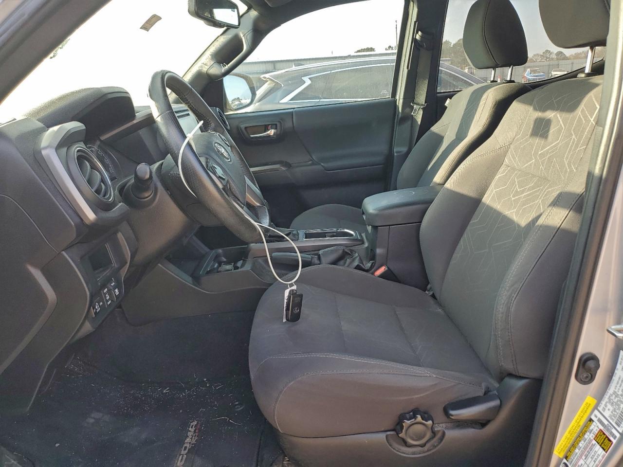 Toyota Tacoma Double Cab Image 4