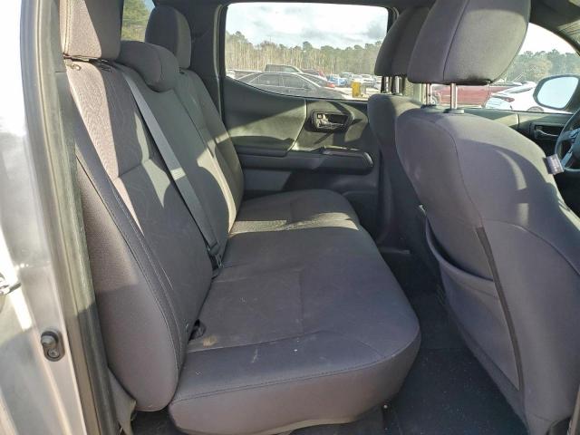 Toyota Tacoma Double Cab Image 11