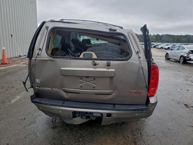 GMC Yukon C1500 Slt Image 2