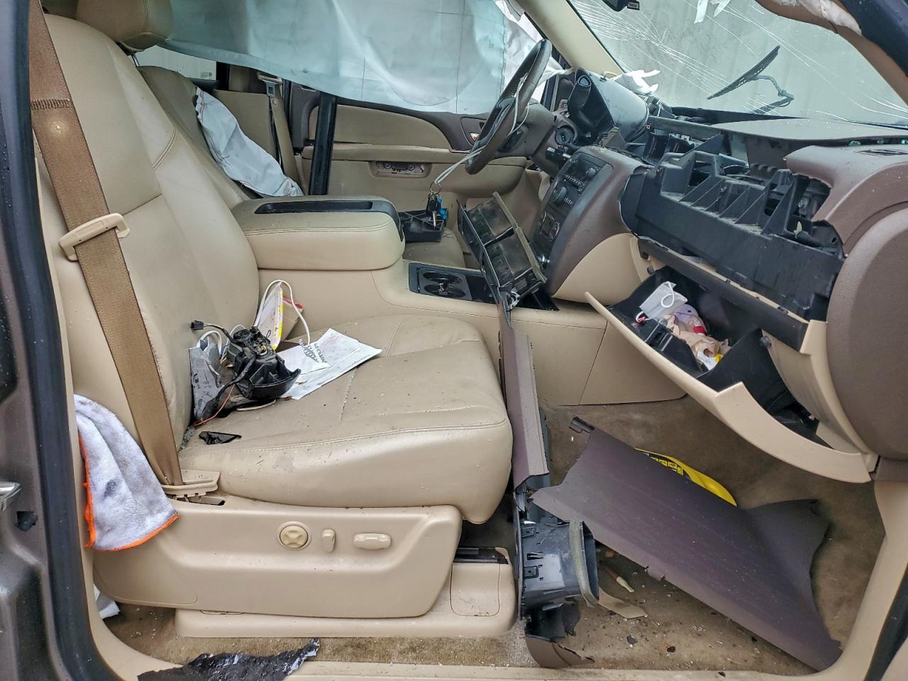 GMC Yukon C1500 Slt Image 12