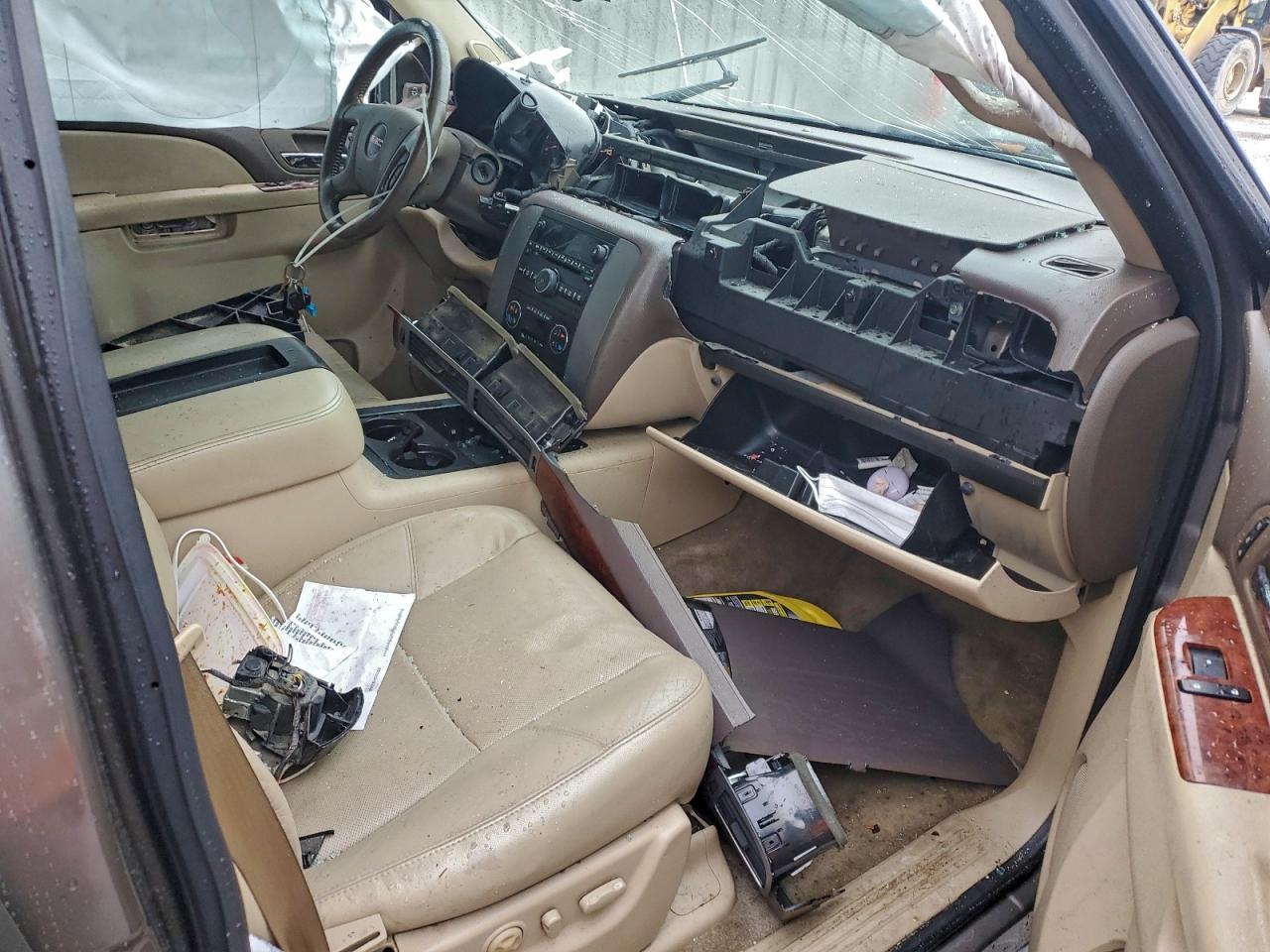 GMC Yukon C1500 Slt Image 8