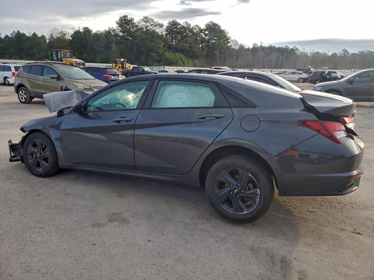 Hyundai ELANTRA Sel Image 2