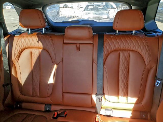 BMW X Series M50i Image 13