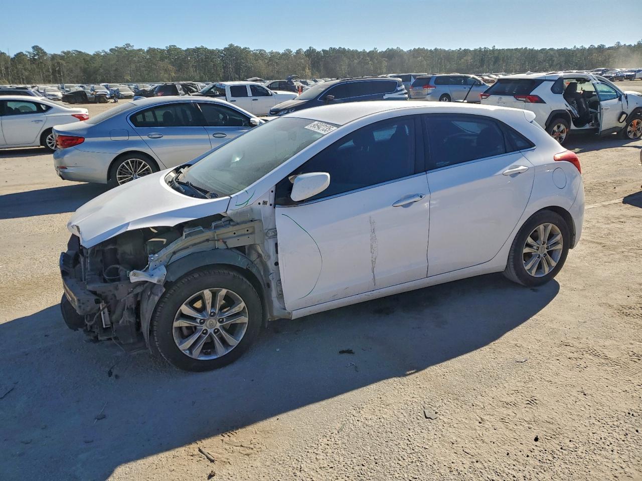 Hyundai ELANTRA Image 1