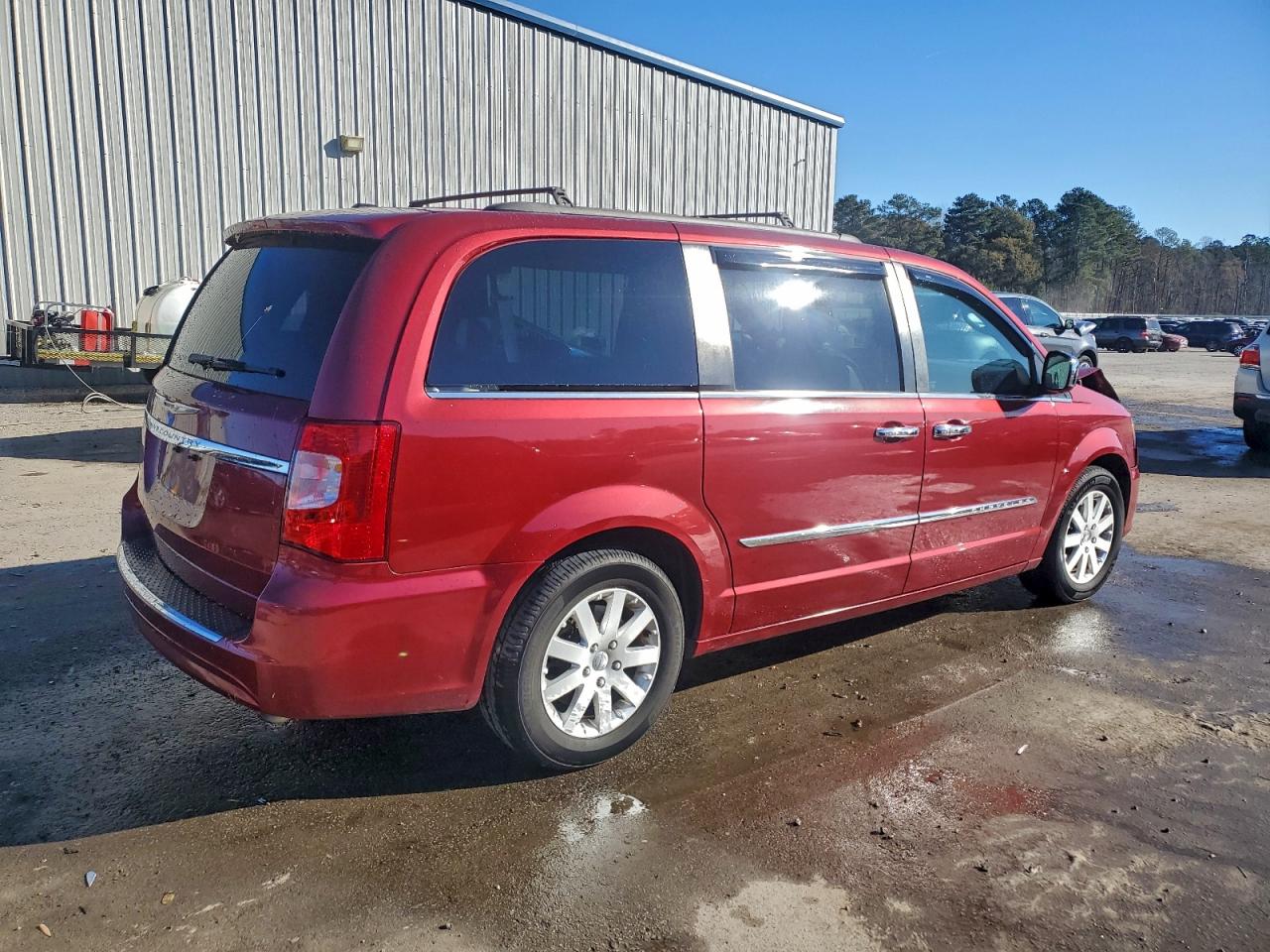 Chrysler Minivan Touring Image 9