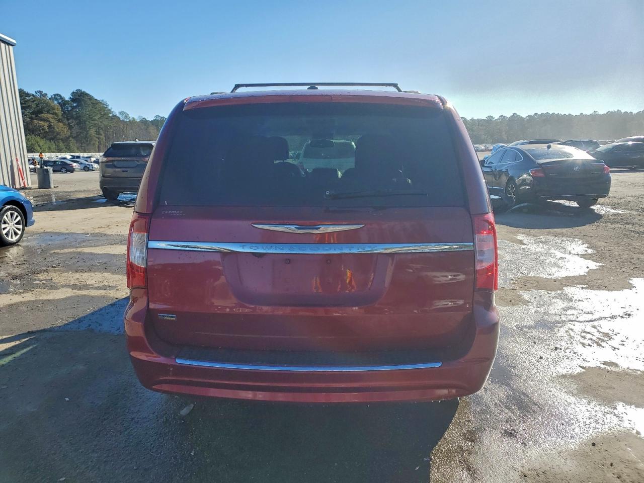 Chrysler Minivan Touring Image 3