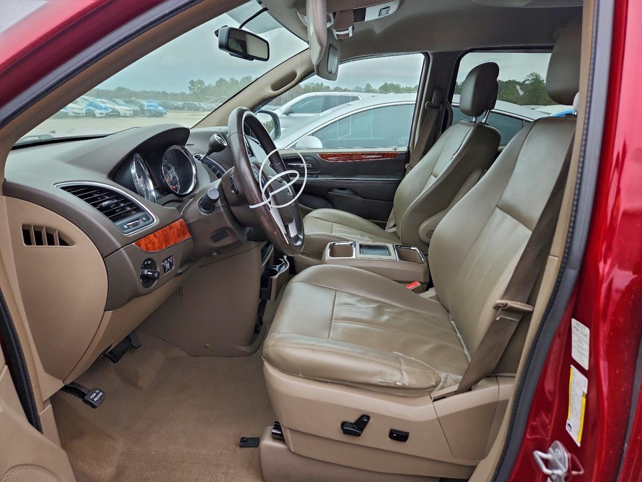 Chrysler Minivan Touring Image 4