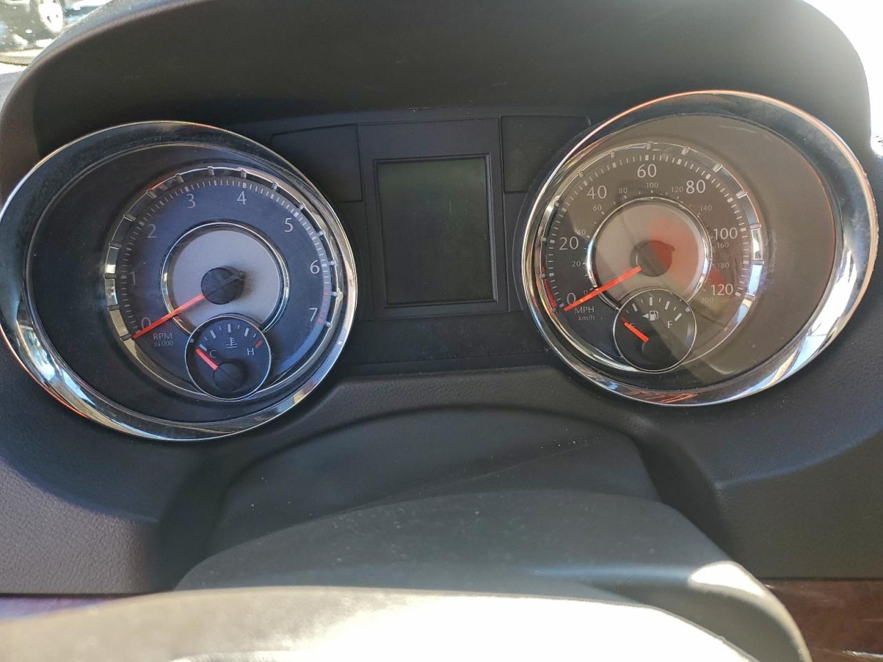 Chrysler Minivan Touring Image 11