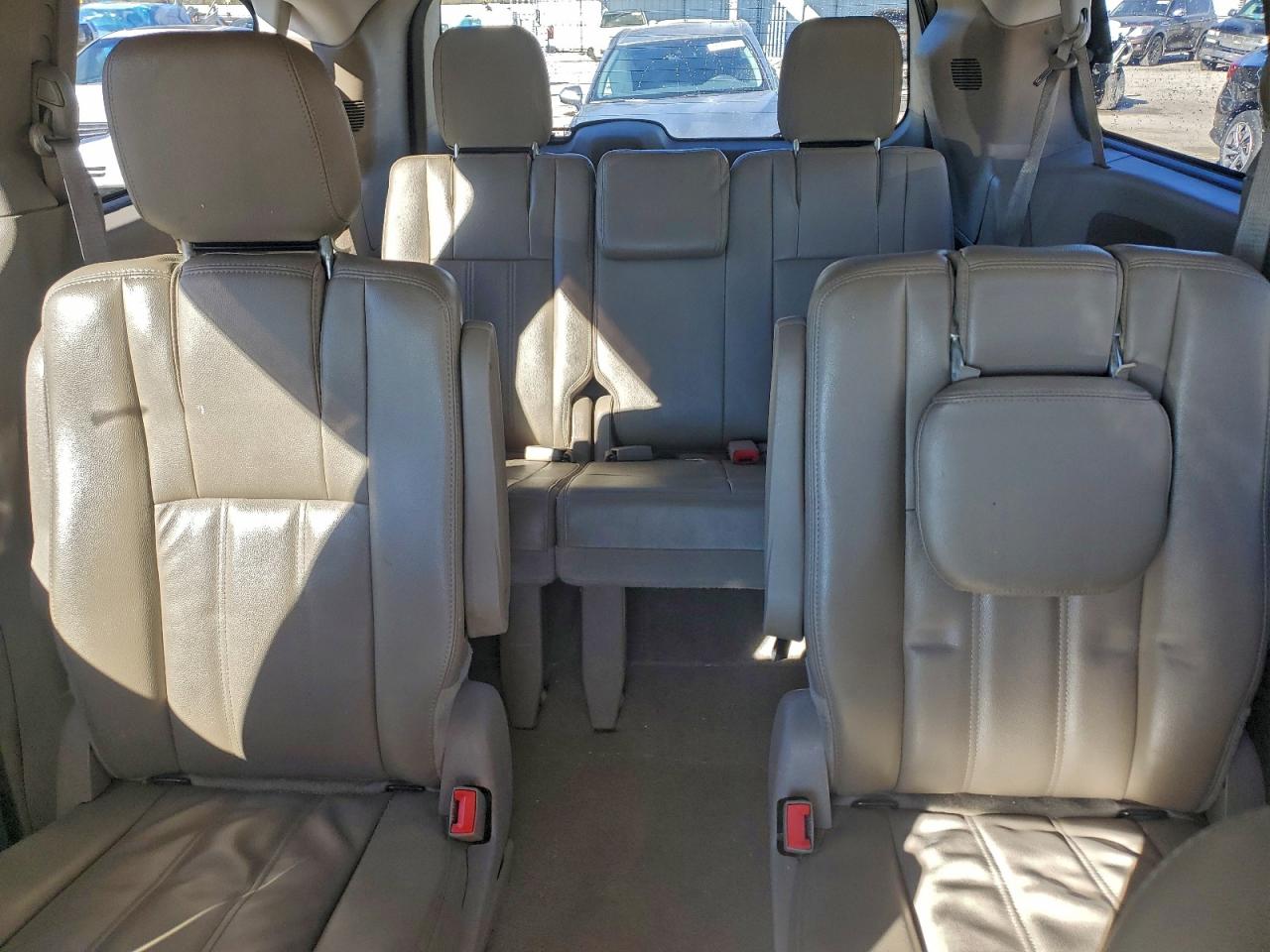 Chrysler Minivan Touring Image 6