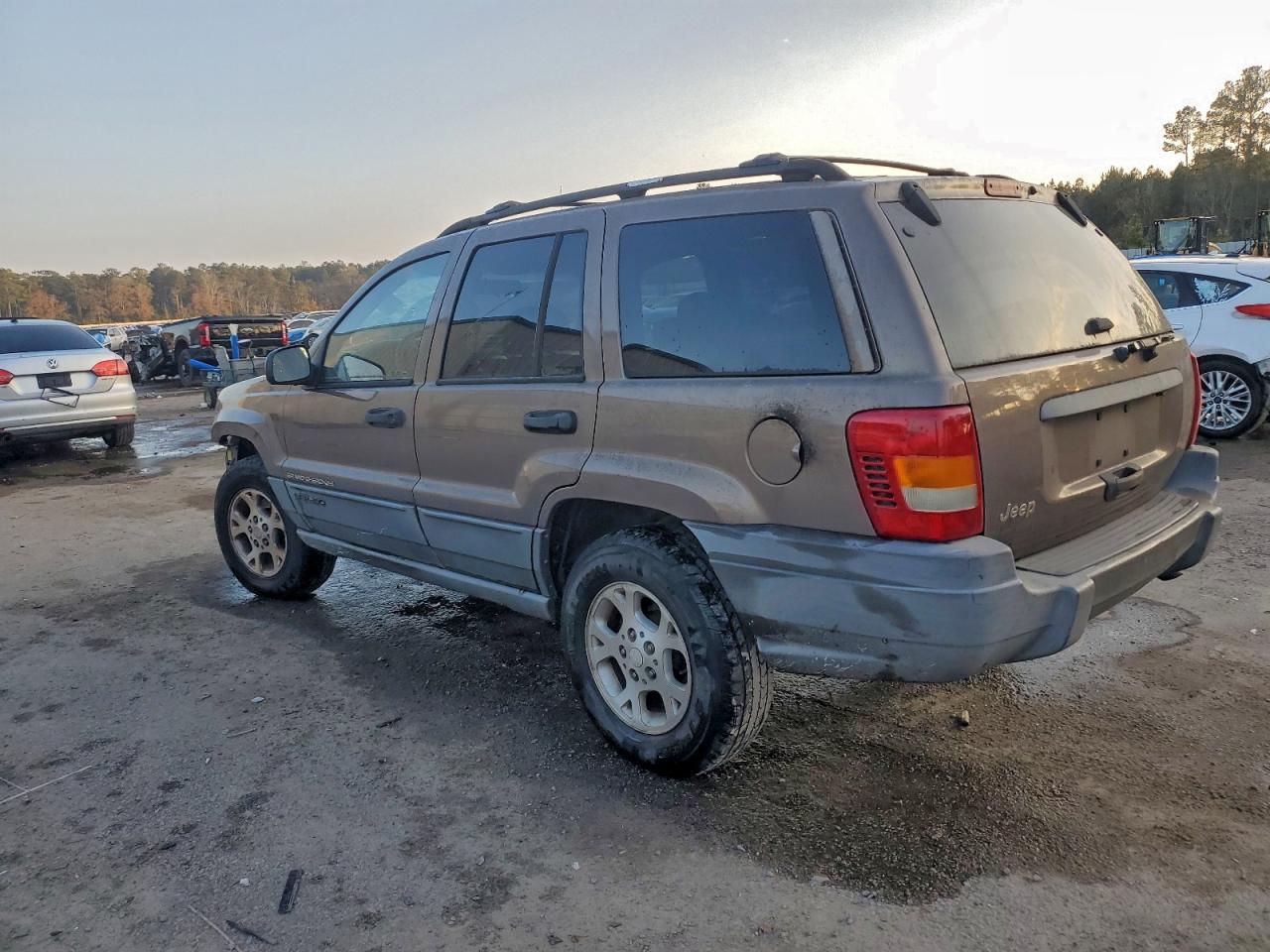Jeep Grand Cherokee Laredo Image 4