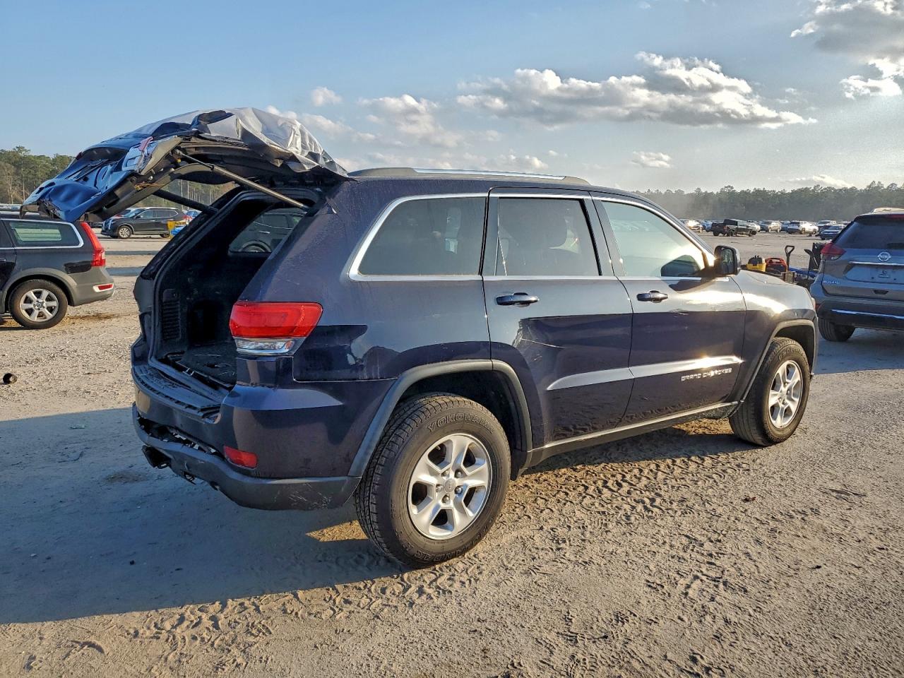 Jeep Grand Cherokee Laredo Image 11