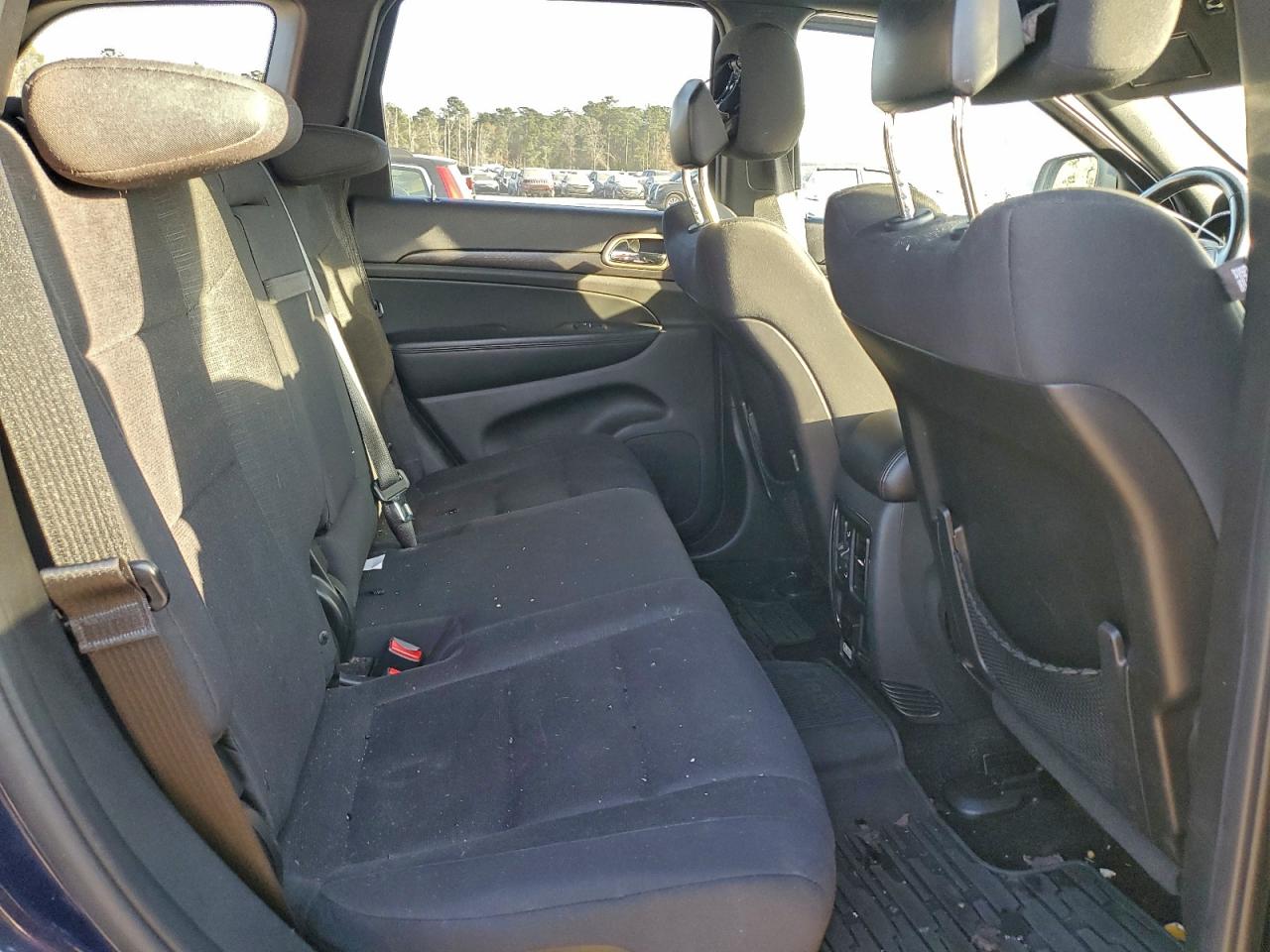 Jeep Grand Cherokee Laredo Image 12