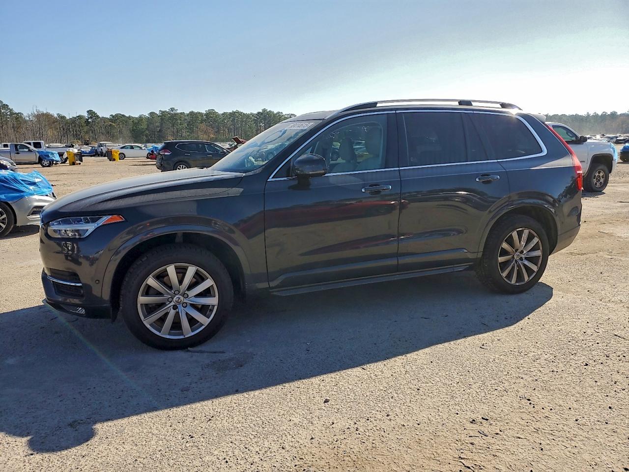 Volvo XC90 T6 Image 1