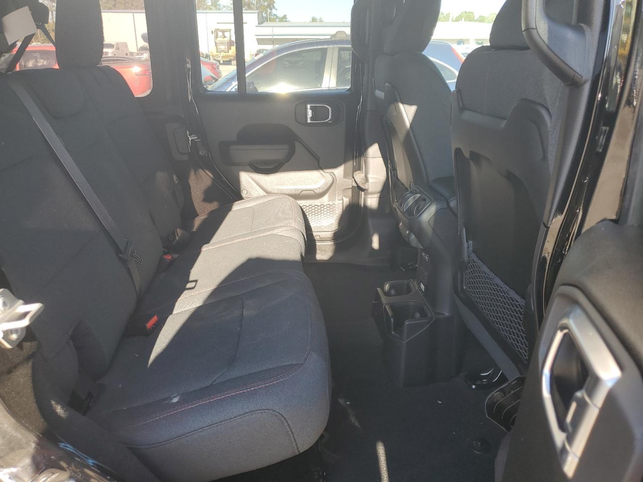 Jeep Wrangler Rubicon Image 11