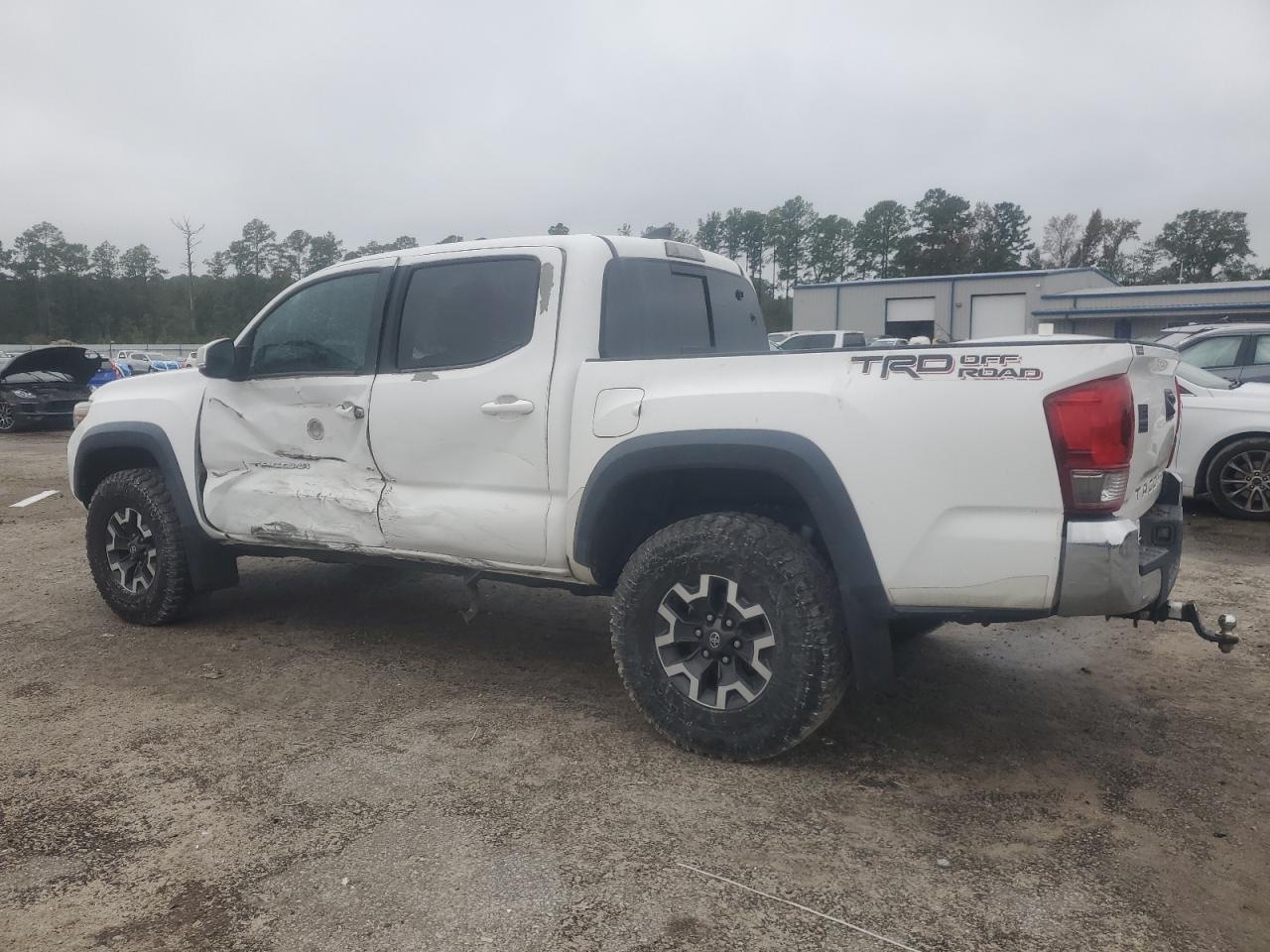 Toyota Tacoma Double Cab Image 2