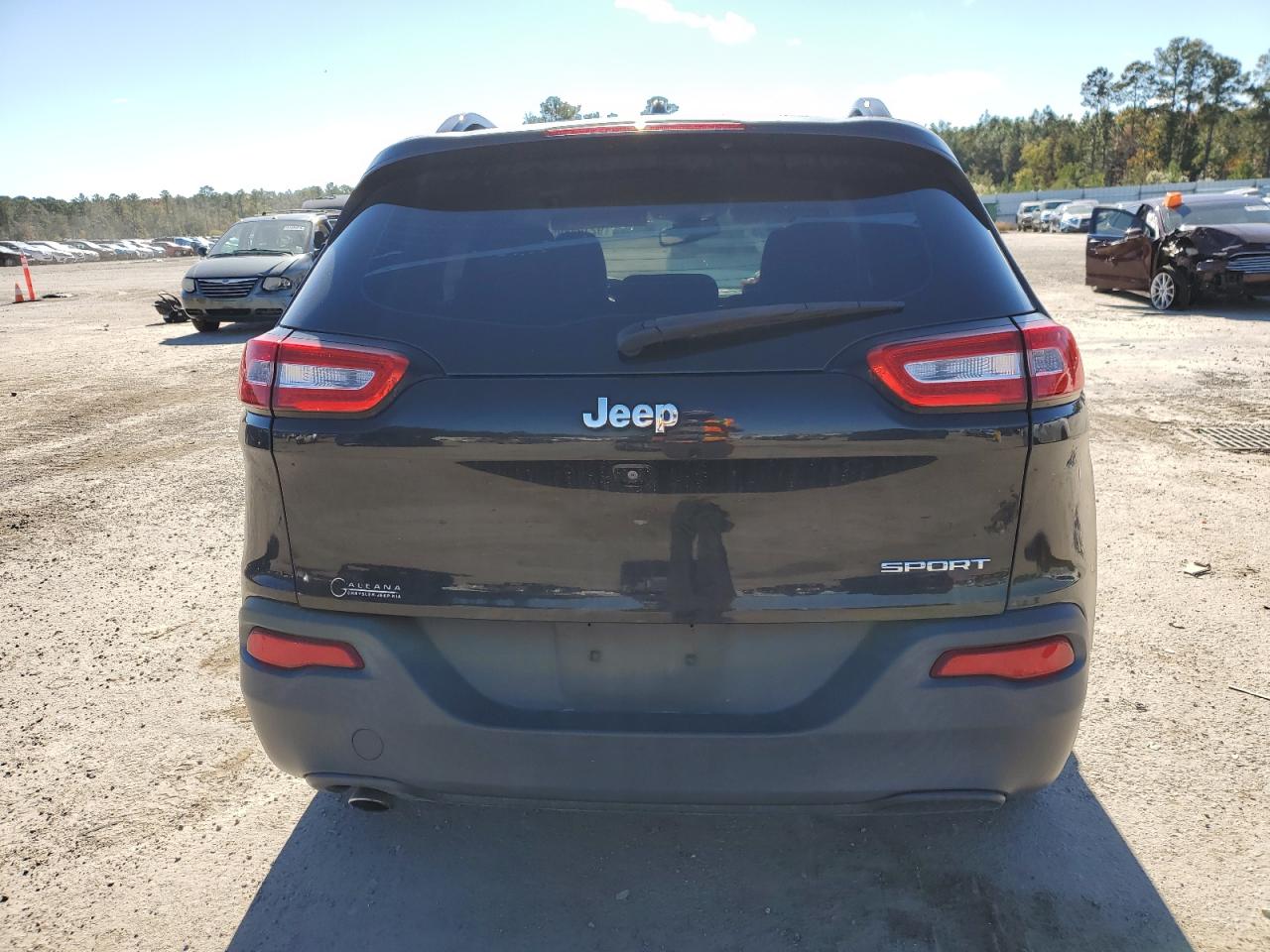 Jeep Grand Cherokee Sport Image 2