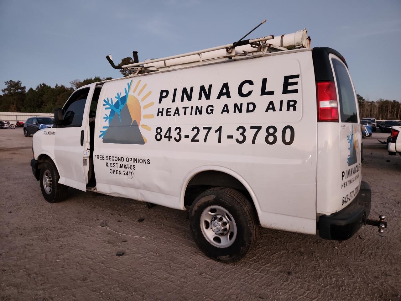 Chevrolet Express Image 4