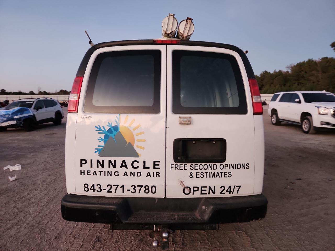 Chevrolet Express Image 5