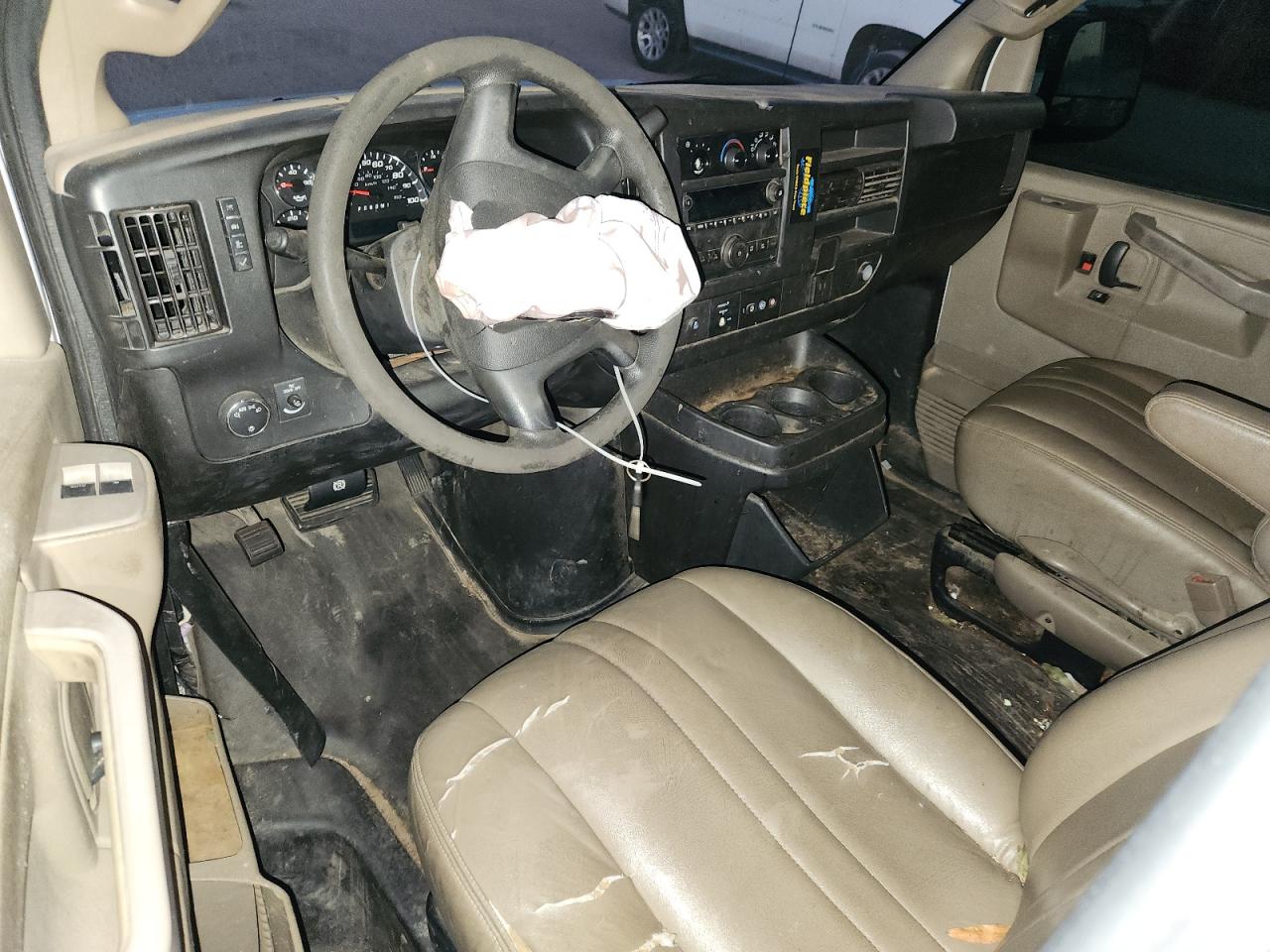 Chevrolet Express Image 6