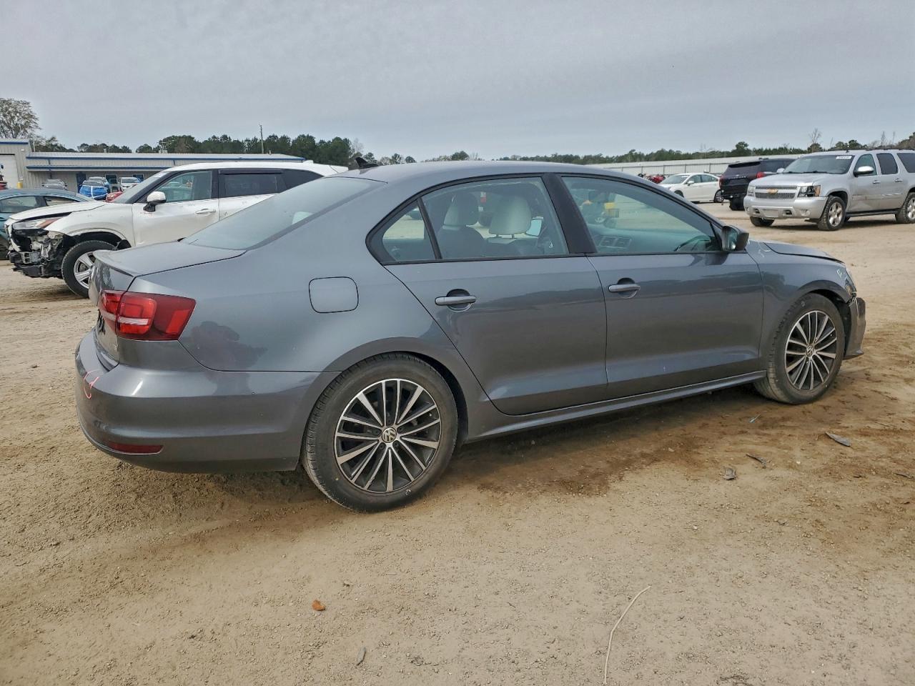 Volkswagen Jetta Sport Image 12