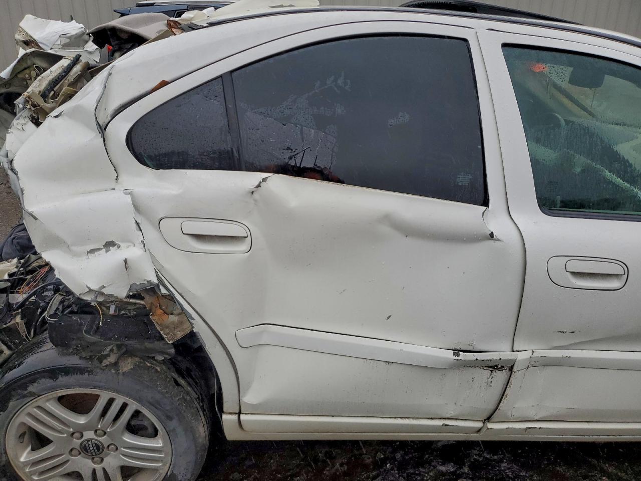 Volvo S60 2.5t Image 8