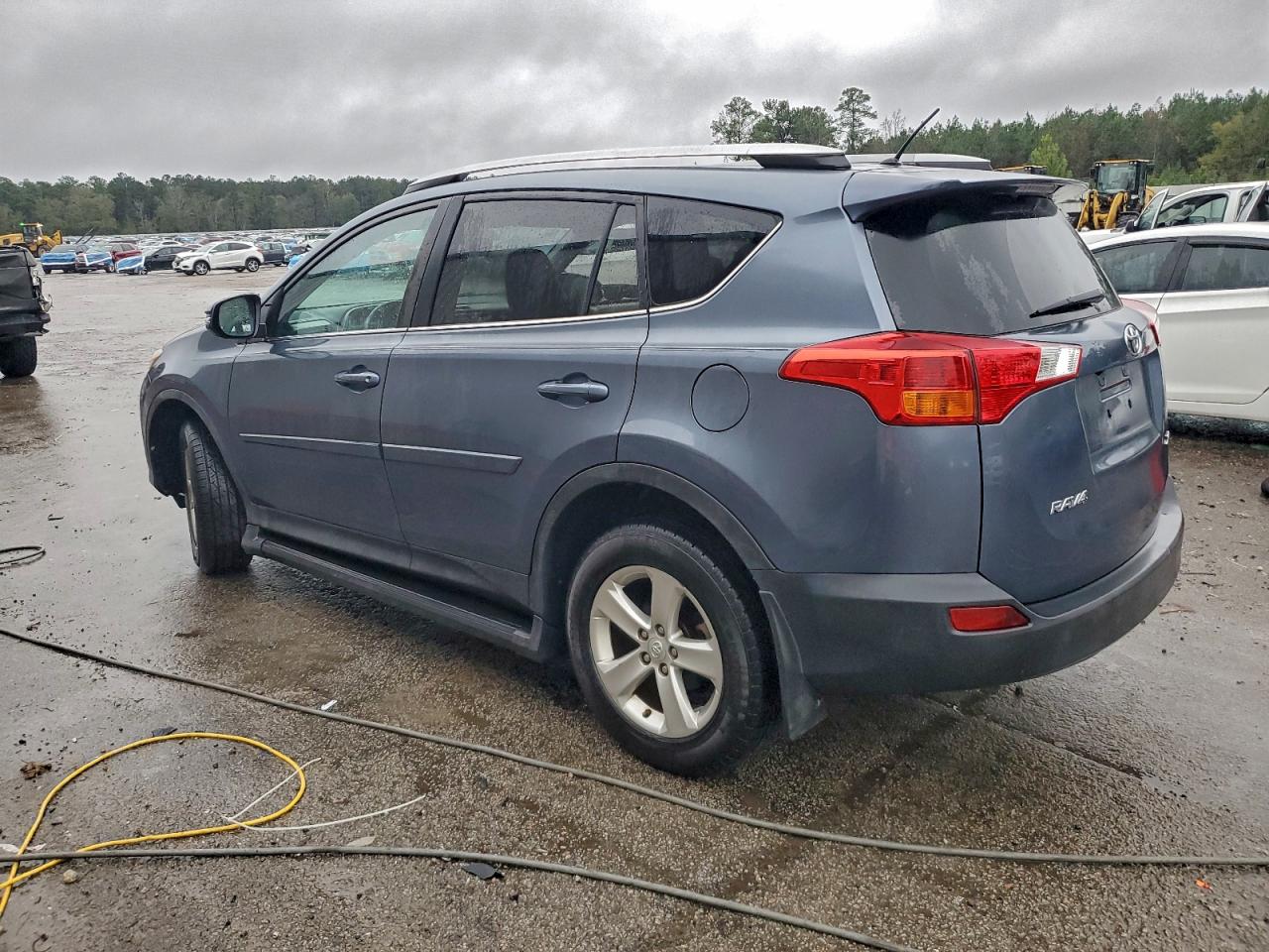 Toyota RAV4 Xle Image 2
