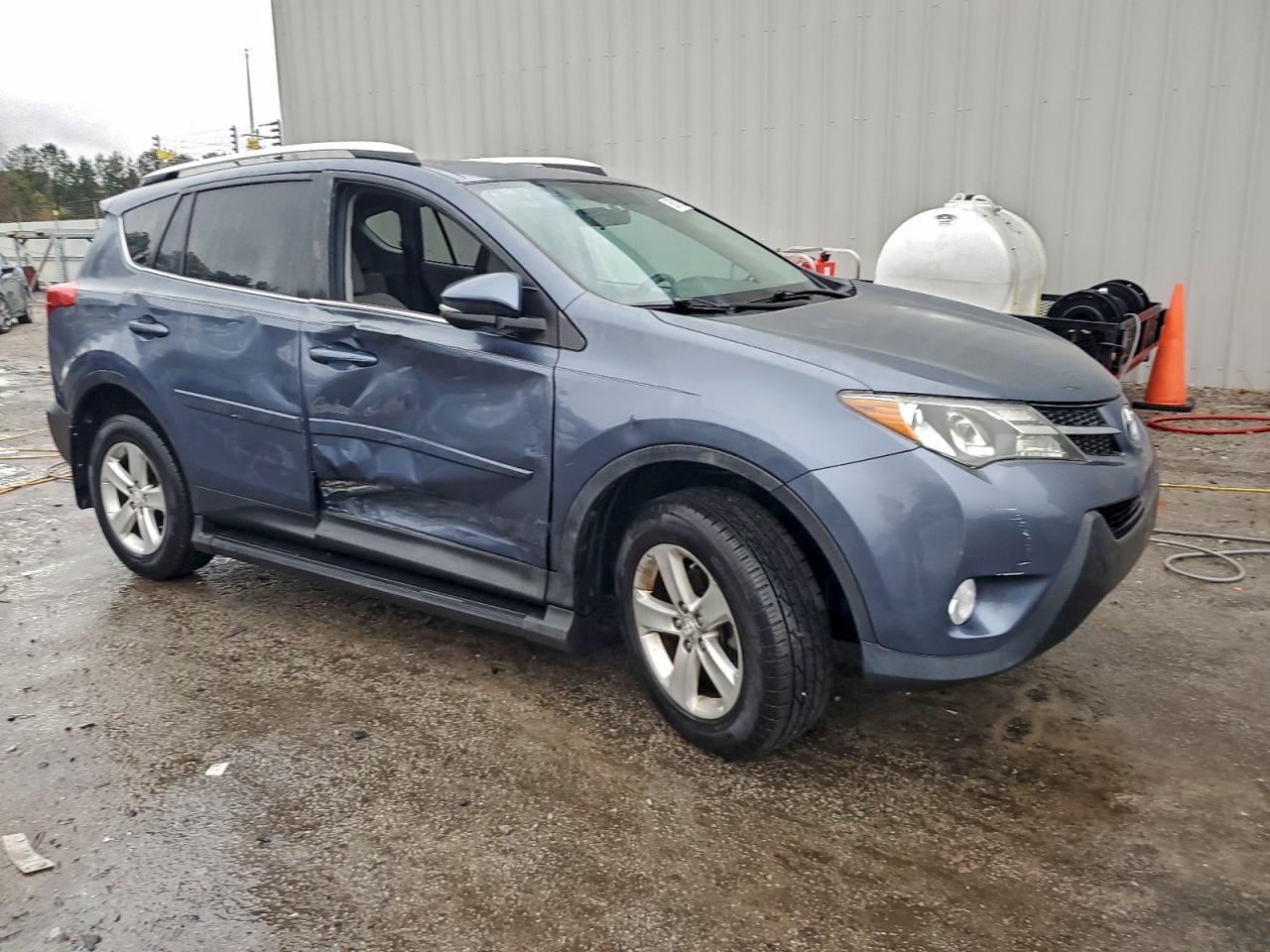 Toyota RAV4 Xle Image 3