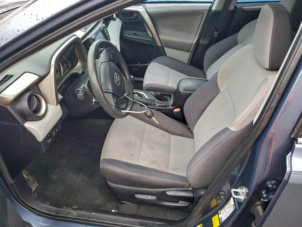 Toyota RAV4 Xle Image 4