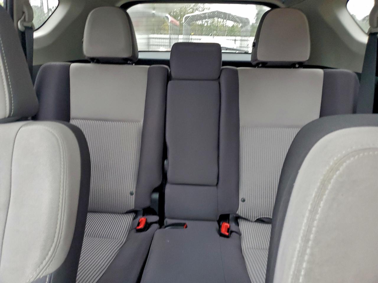 Toyota RAV4 Xle Image 6