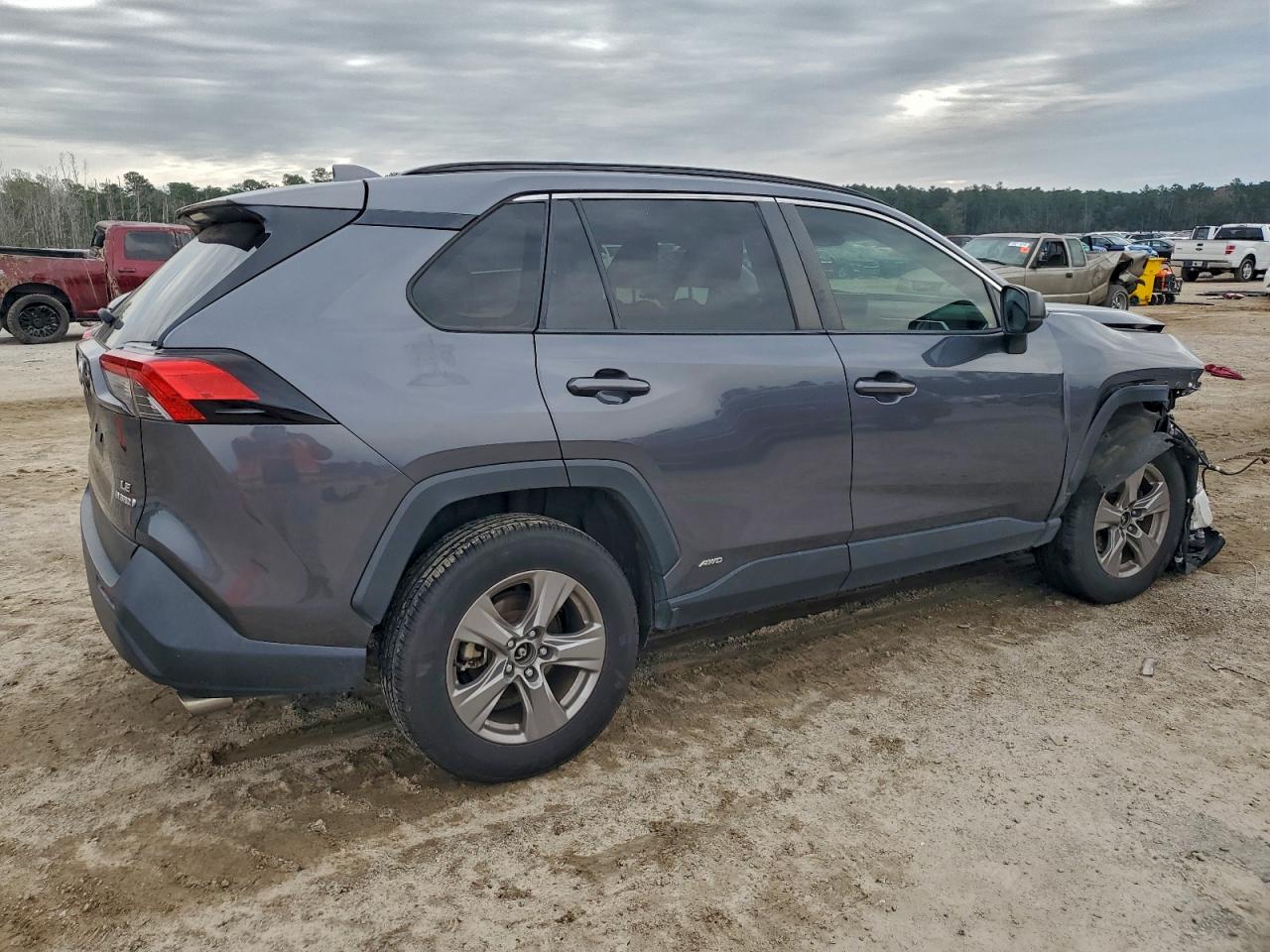 Toyota RAV4 Le Image 2