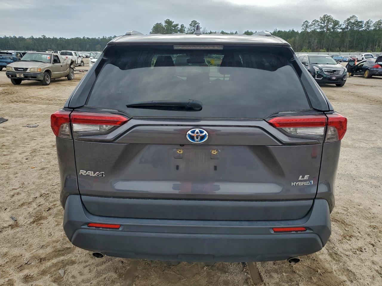 Toyota RAV4 Le Image 6