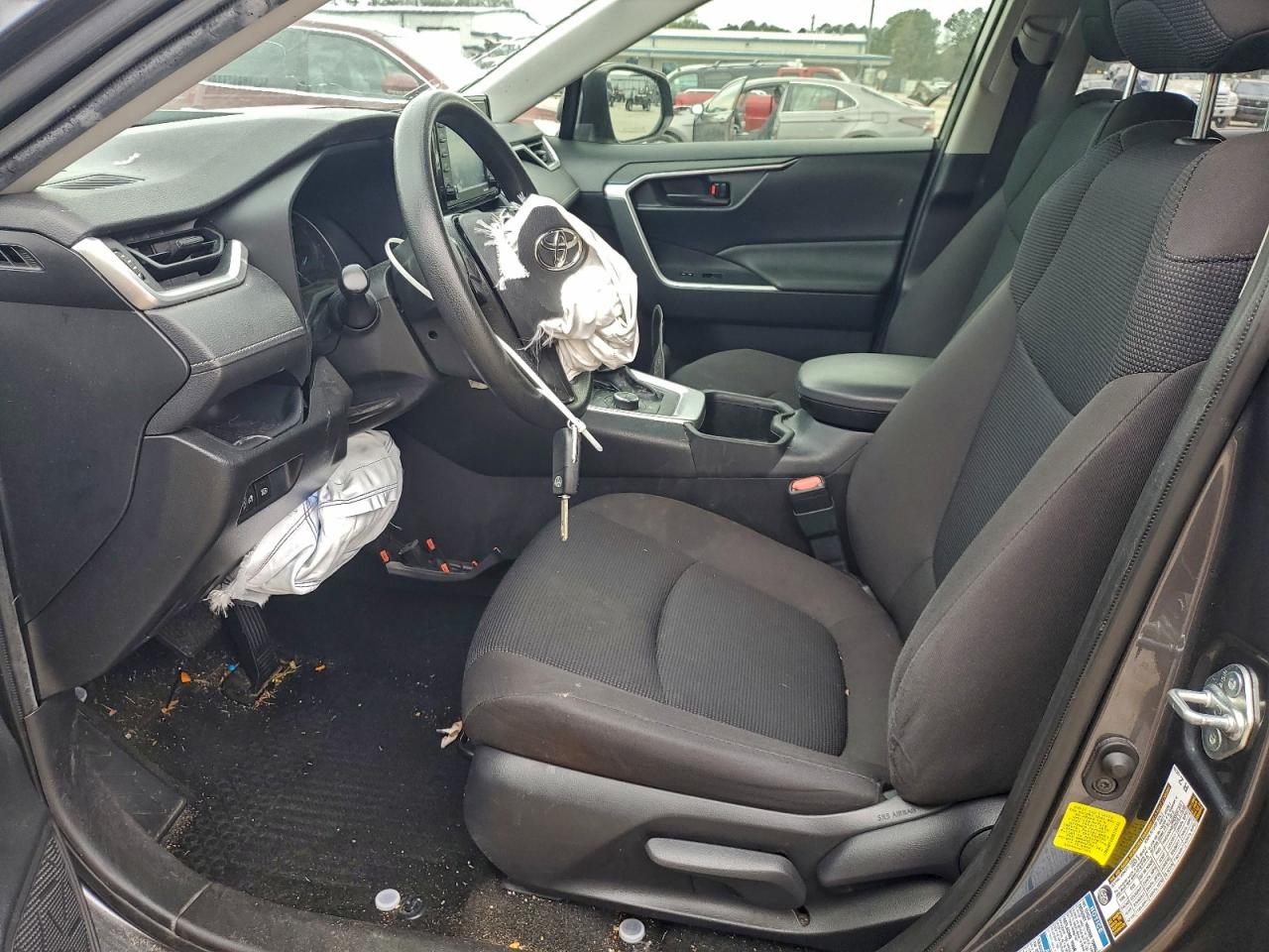 Toyota RAV4 Le Image 8