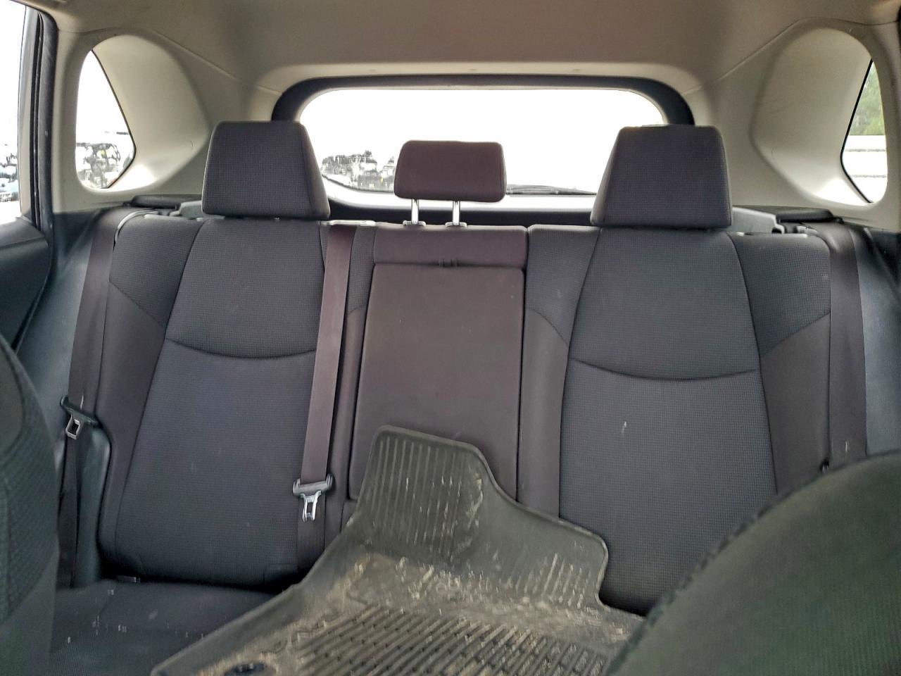 Toyota RAV4 Le Image 7