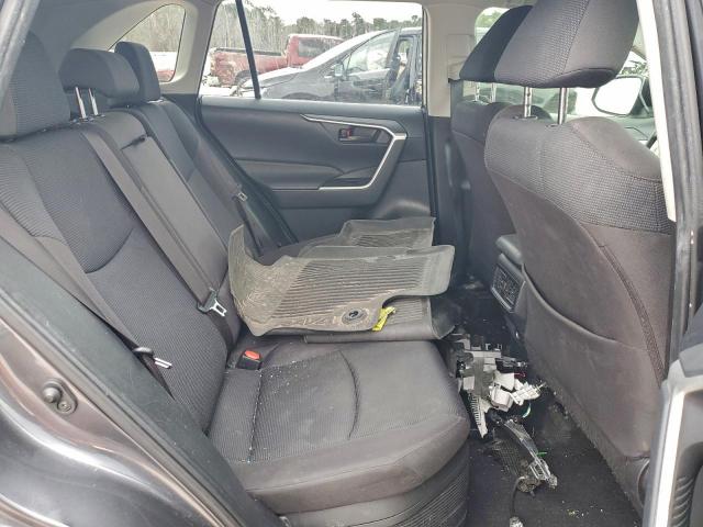 Toyota RAV4 Le Image 10