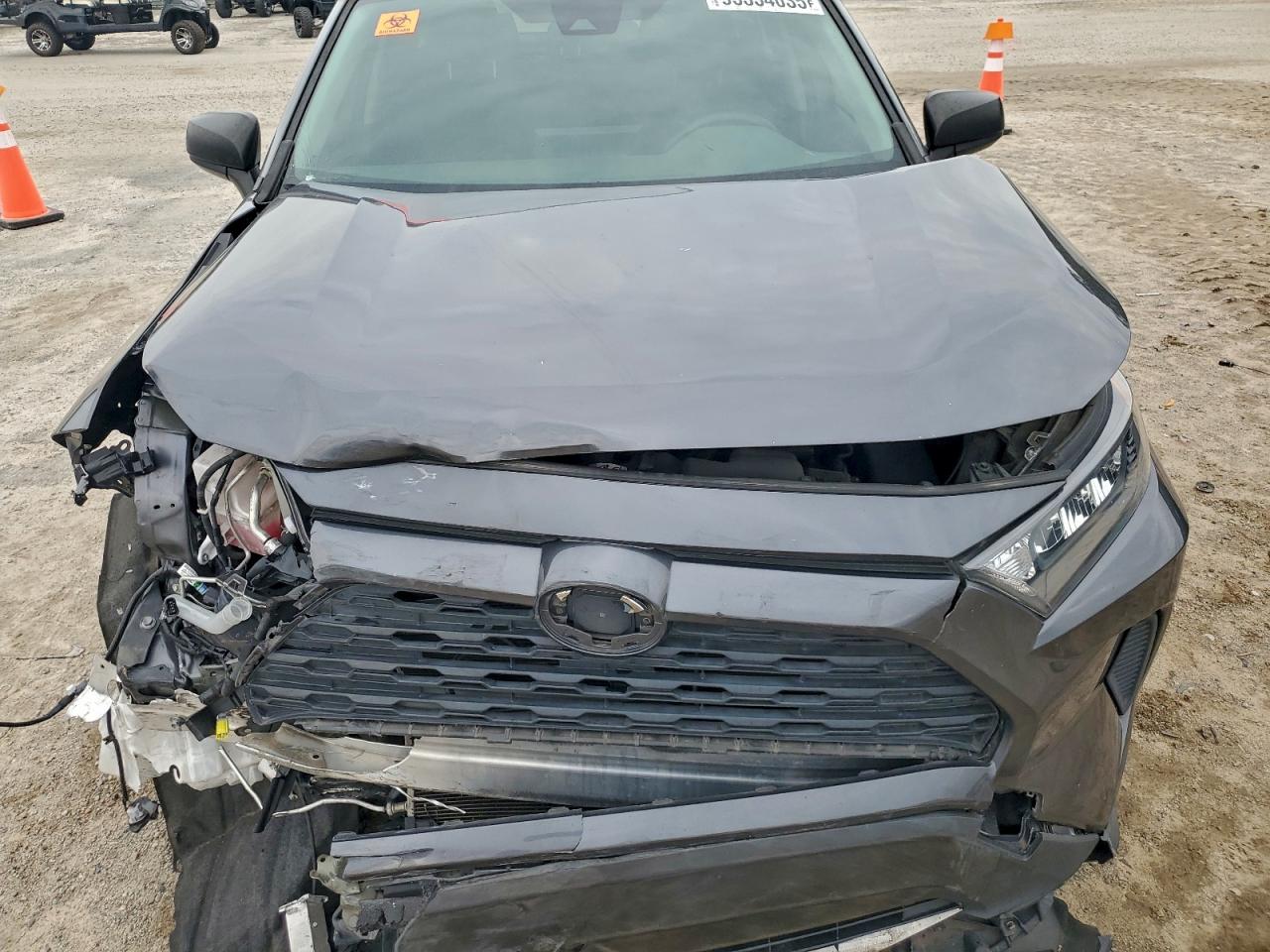 Toyota RAV4 Le Image 12