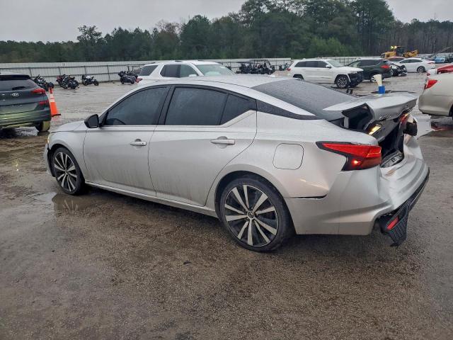 Nissan Altima Sr Image 2