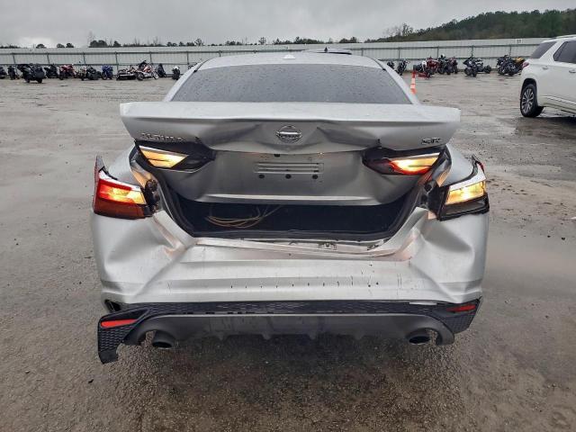 Nissan Altima Sr Image 7