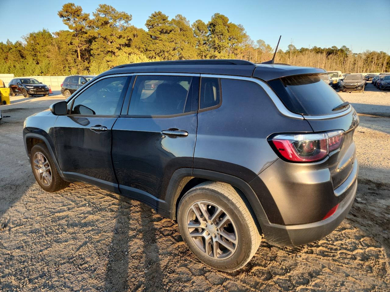 Jeep Compass Latitude Image 2