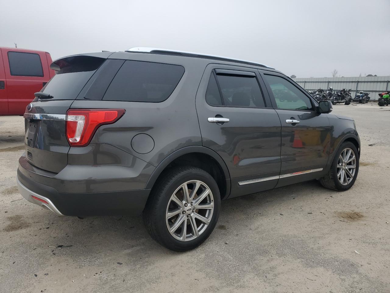 Ford Explorer Limited Image 3