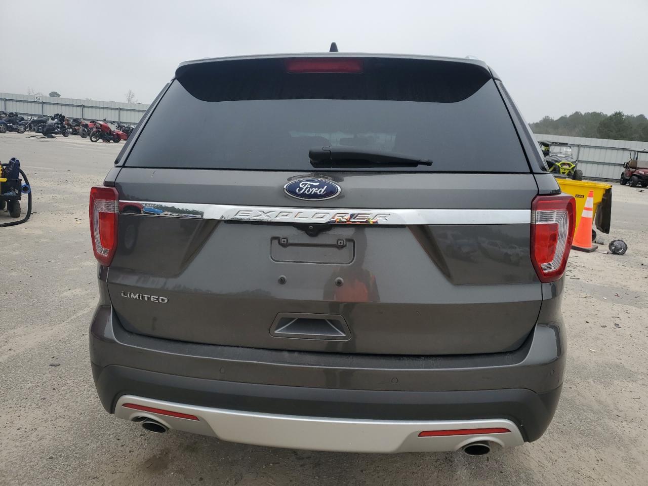 Ford Explorer Limited Image 6