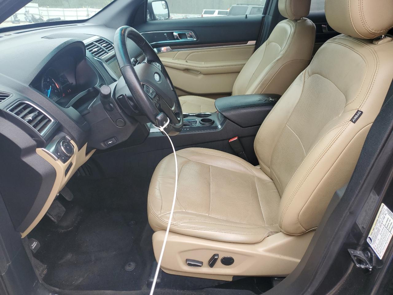 Ford Explorer Limited Image 14