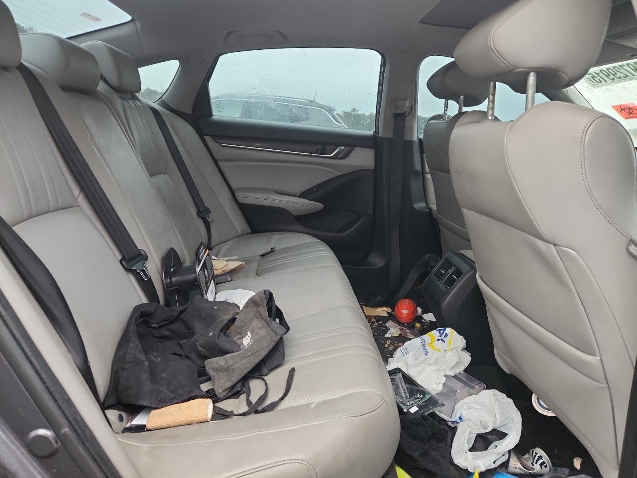 Honda Accord Touring Image 4