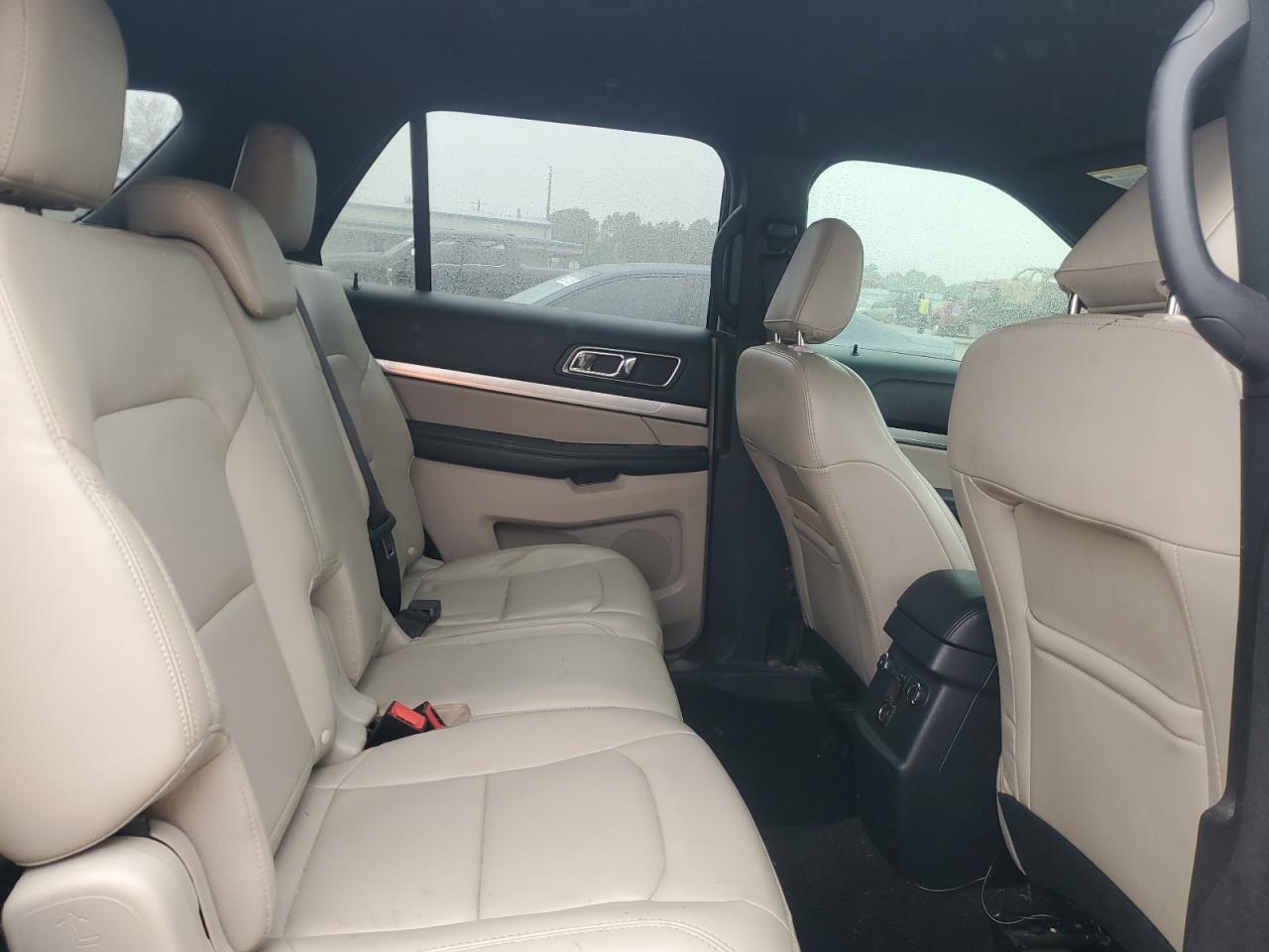 Ford Explorer Xlt Image 4