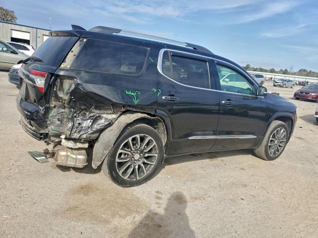 GMC Acadia Denali Image 3