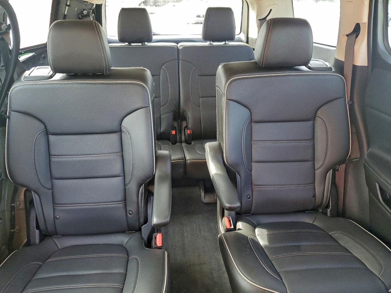 GMC Acadia Denali Image 7