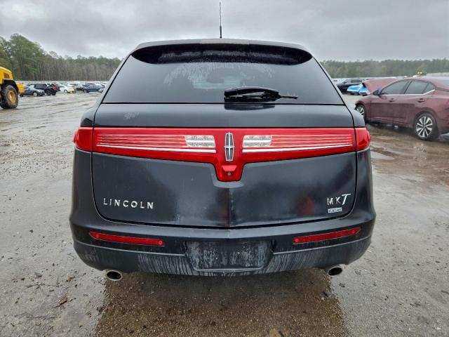 Lincoln MKT Image 11