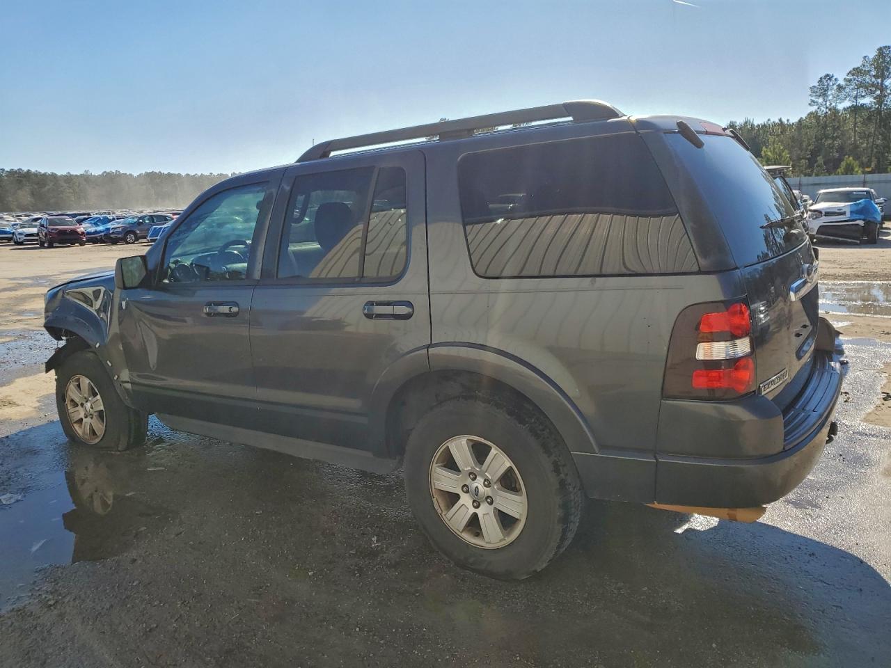 Ford Explorer Xlt Image 3