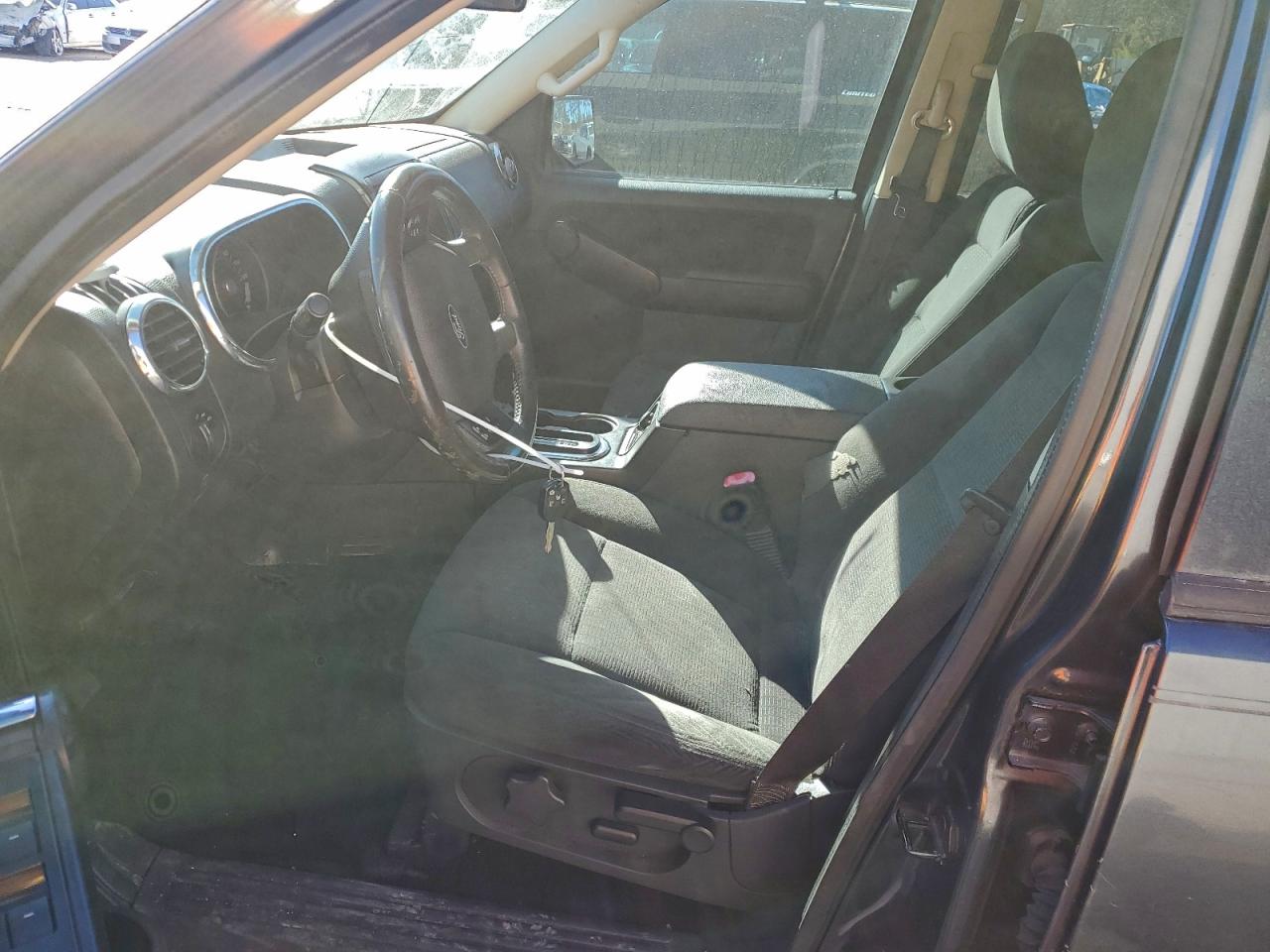 Ford Explorer Xlt Image 11