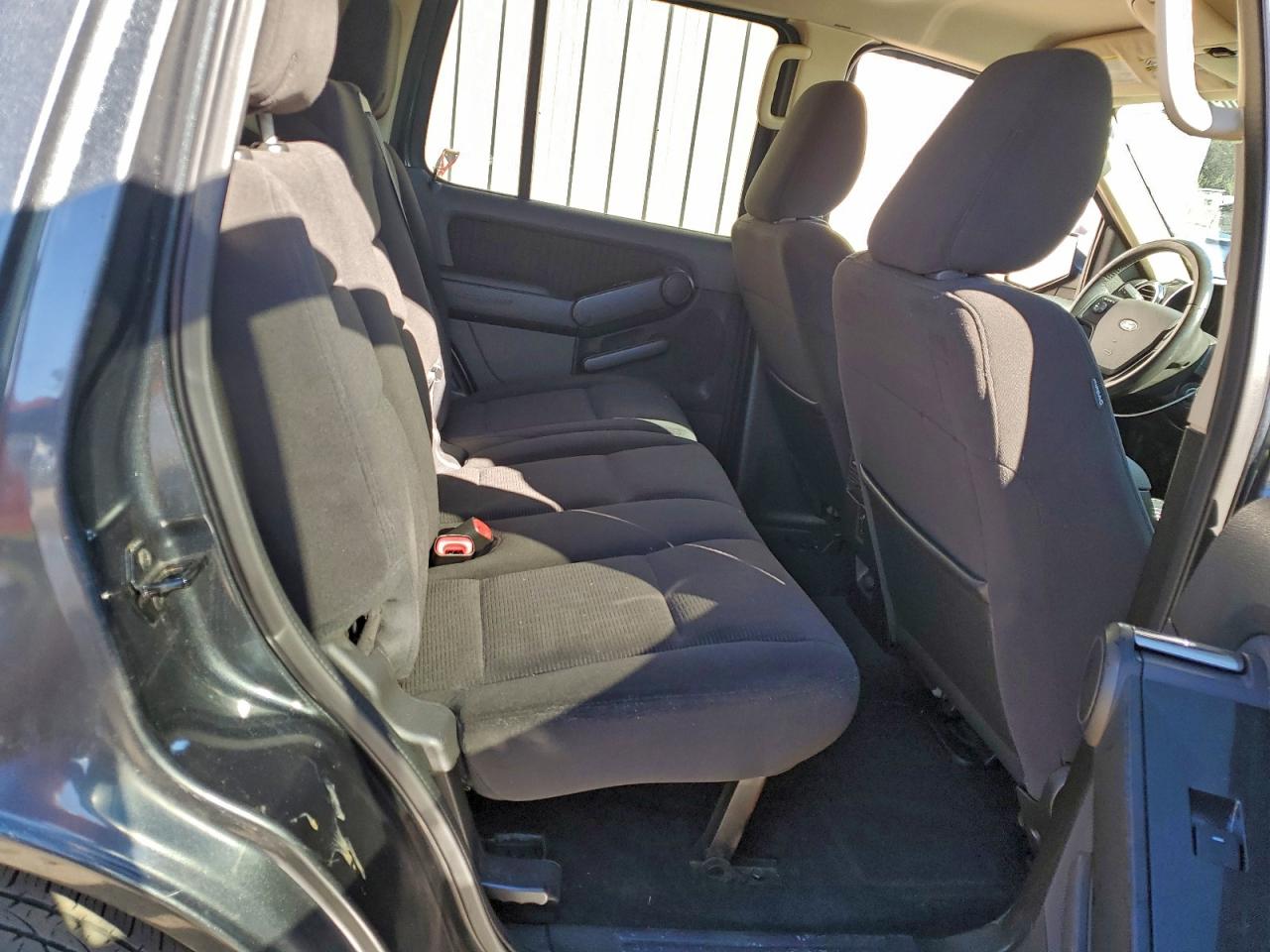 Ford Explorer Xlt Image 8